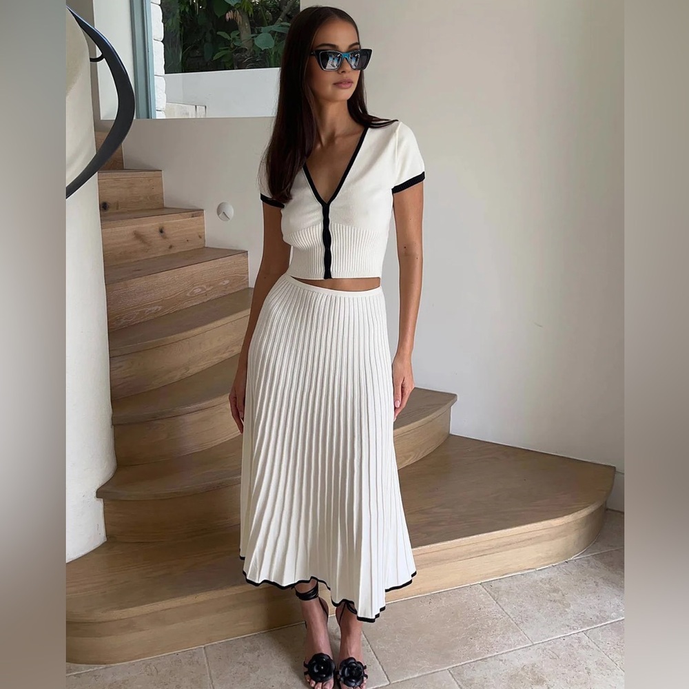 146 Commense Minimalism Contrast Trim Sweater Skirt Set - Picture 4 of 4